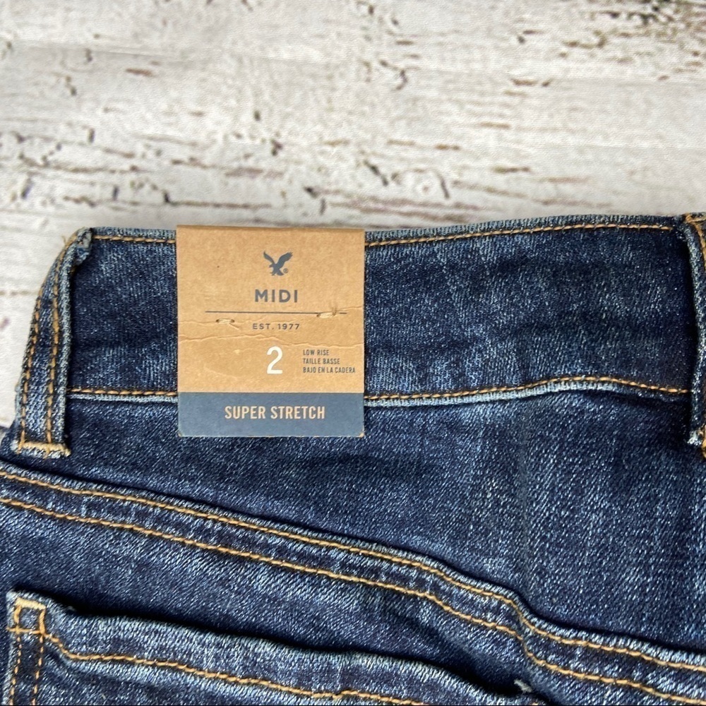 NWT American Eagle Midi Denim Shorts Size 2 - Picture 3 of 5